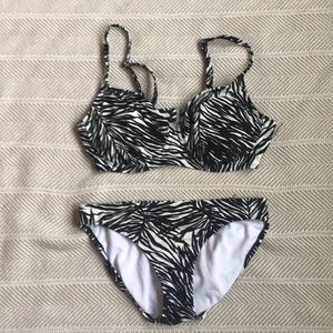 Athleta bikini- 34 D/DD small bottom